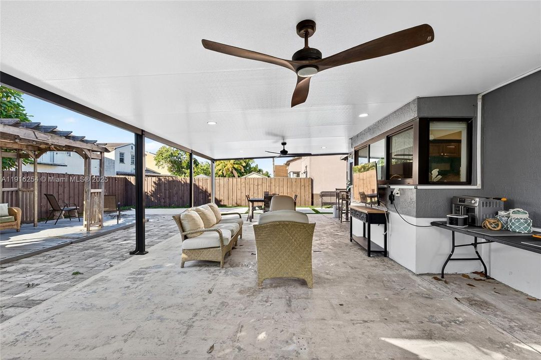 На продажу: $520,000 (3 спален, 2 ванн, 1900 Квадратных фут)