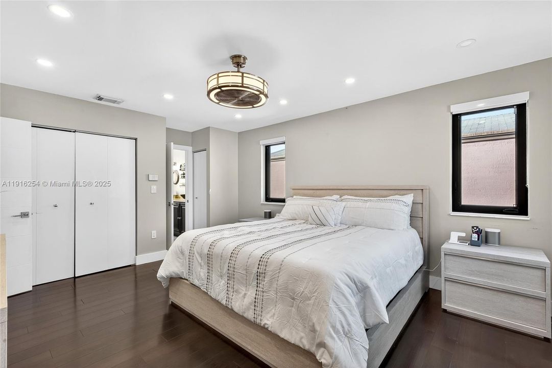 На продажу: $520,000 (3 спален, 2 ванн, 1900 Квадратных фут)