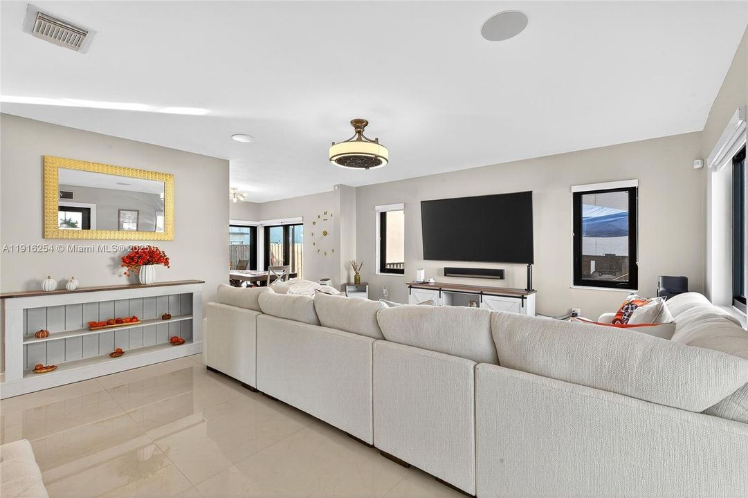 На продажу: $520,000 (3 спален, 2 ванн, 1900 Квадратных фут)