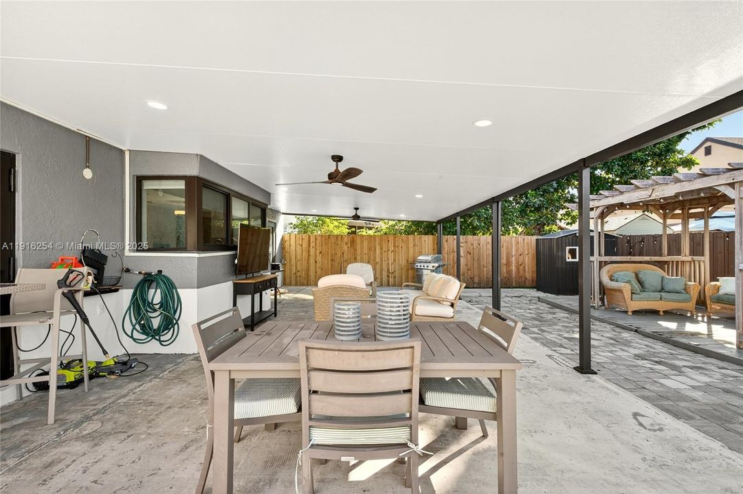 На продажу: $520,000 (3 спален, 2 ванн, 1900 Квадратных фут)