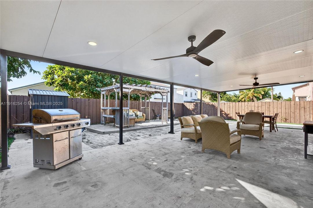 На продажу: $520,000 (3 спален, 2 ванн, 1900 Квадратных фут)