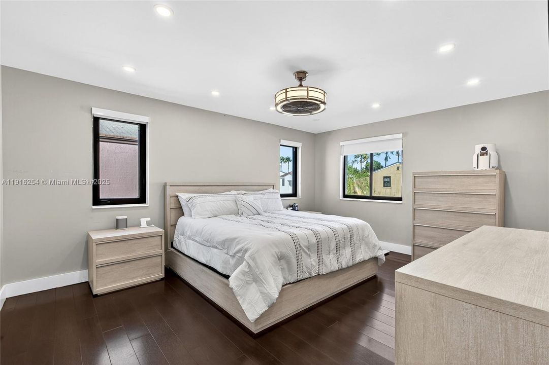 На продажу: $520,000 (3 спален, 2 ванн, 1900 Квадратных фут)