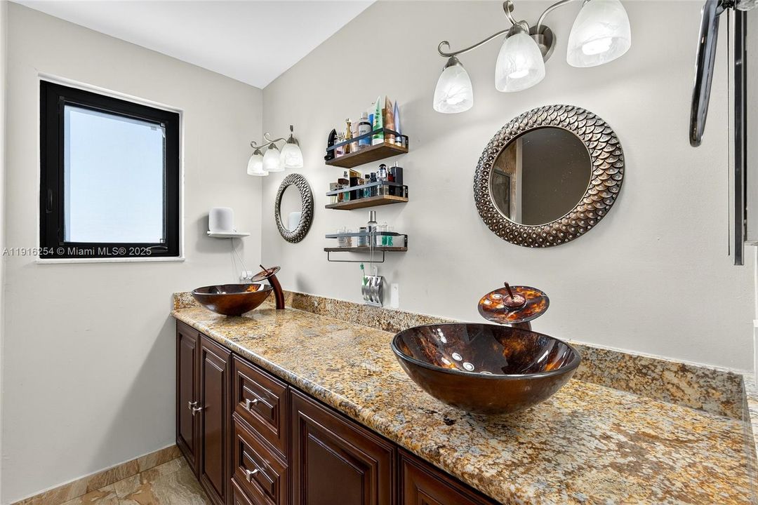 На продажу: $520,000 (3 спален, 2 ванн, 1900 Квадратных фут)