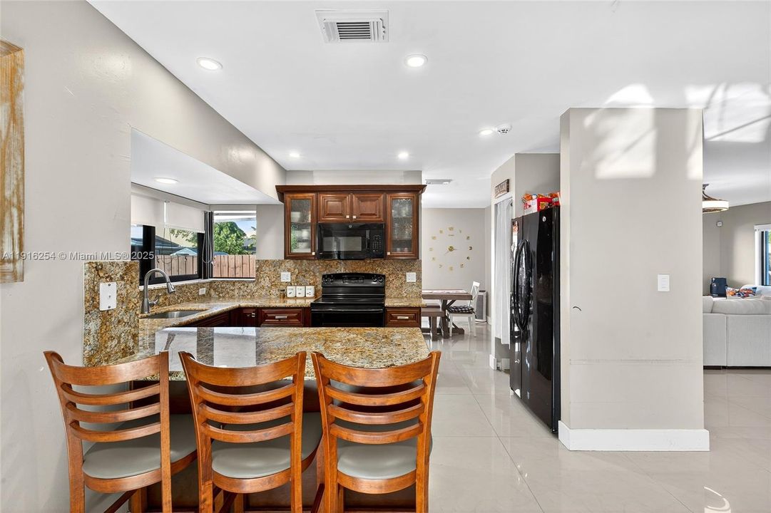 На продажу: $520,000 (3 спален, 2 ванн, 1900 Квадратных фут)