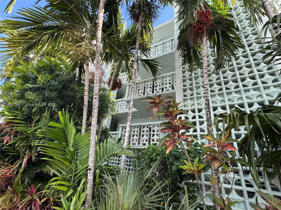 For Sale: $439,000 (2 beds, 1 baths, 768 Square Feet)