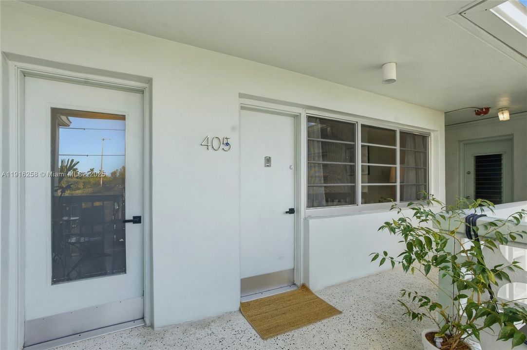 For Sale: $439,000 (2 beds, 1 baths, 768 Square Feet)