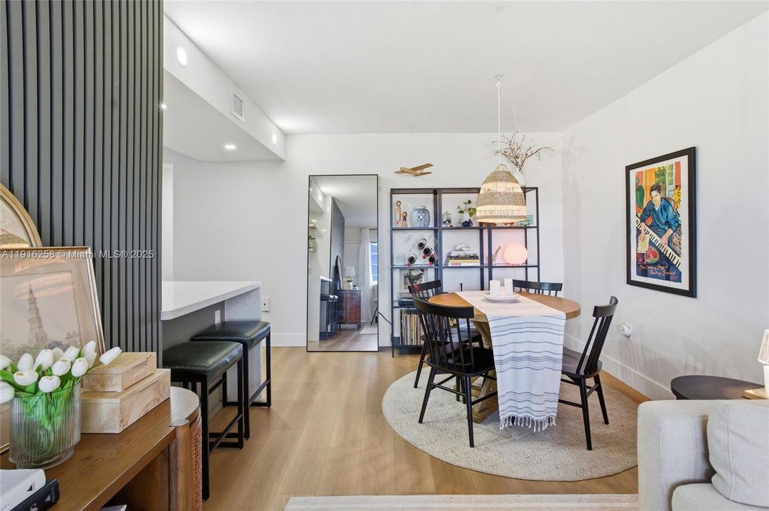 For Sale: $439,000 (2 beds, 1 baths, 768 Square Feet)