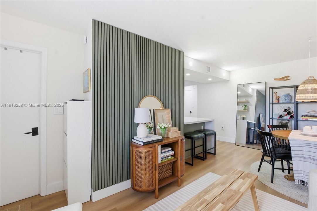 For Sale: $439,000 (2 beds, 1 baths, 768 Square Feet)