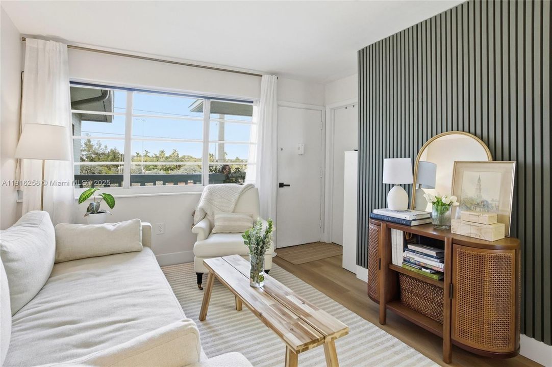 For Sale: $439,000 (2 beds, 1 baths, 768 Square Feet)