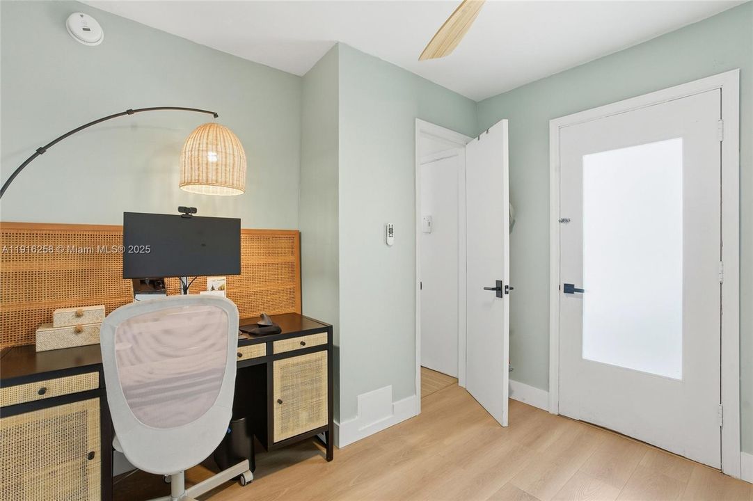 For Sale: $439,000 (2 beds, 1 baths, 768 Square Feet)