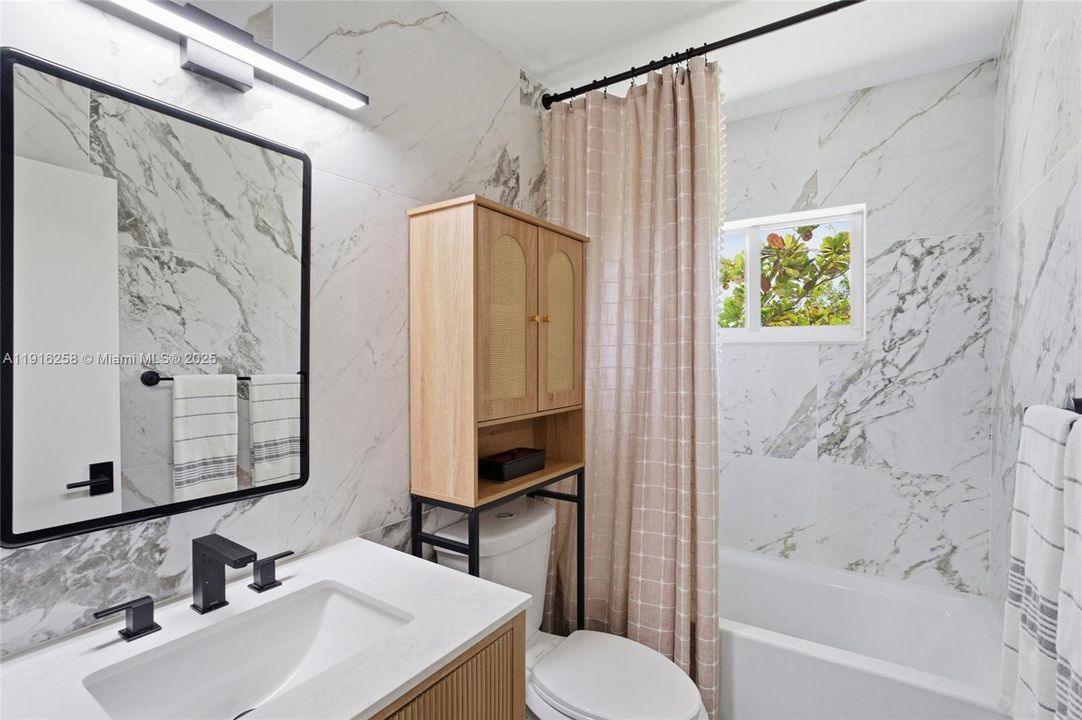 For Sale: $439,000 (2 beds, 1 baths, 768 Square Feet)