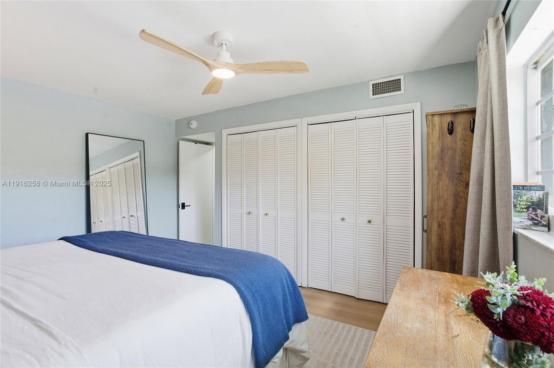 For Sale: $439,000 (2 beds, 1 baths, 768 Square Feet)