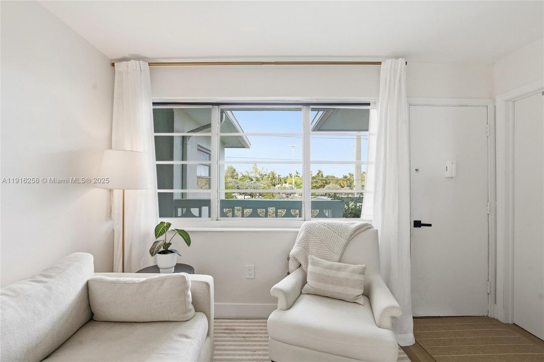 For Sale: $439,000 (2 beds, 1 baths, 768 Square Feet)