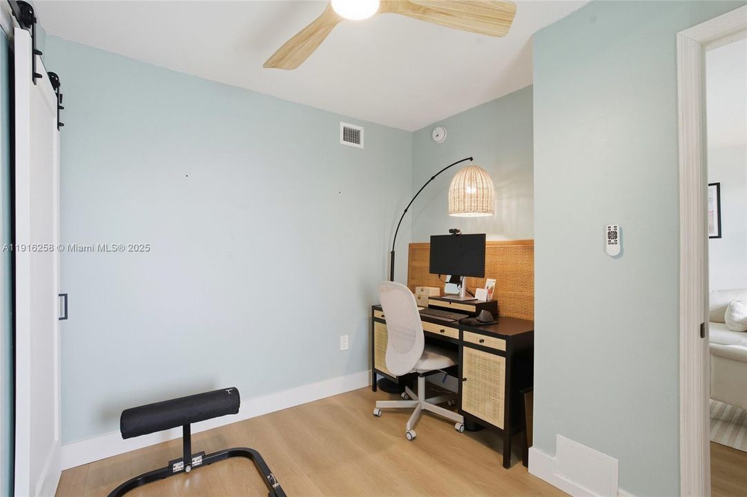 For Sale: $439,000 (2 beds, 1 baths, 768 Square Feet)