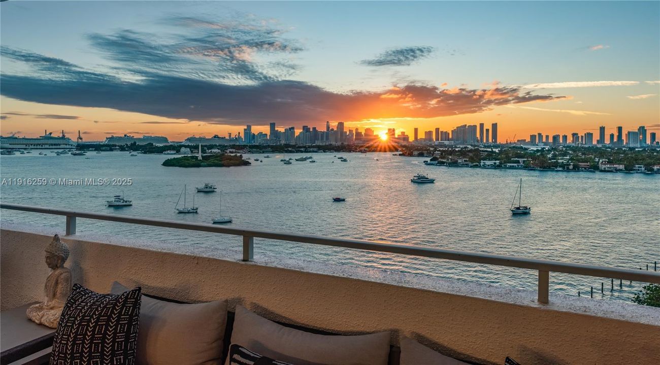 For Sale: $3,990,000 (4 beds, 3 baths, 2760 Square Feet)