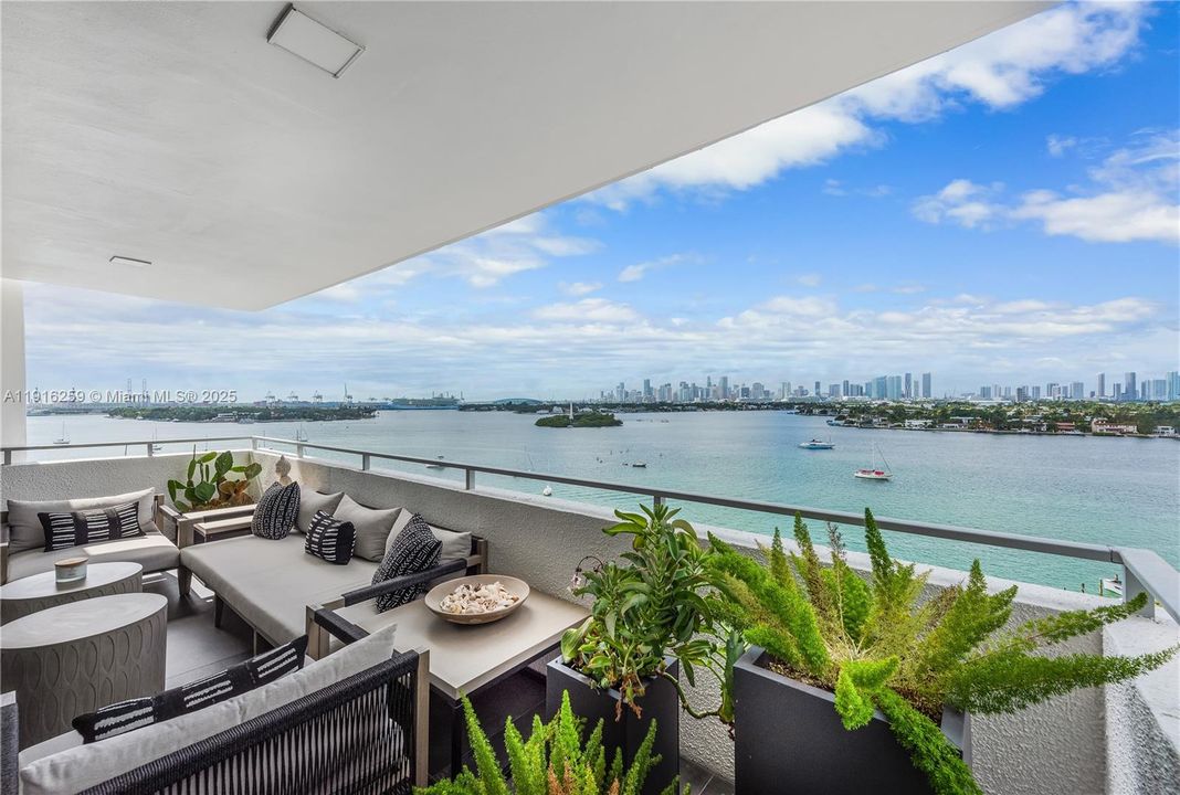 For Sale: $3,990,000 (4 beds, 3 baths, 2760 Square Feet)