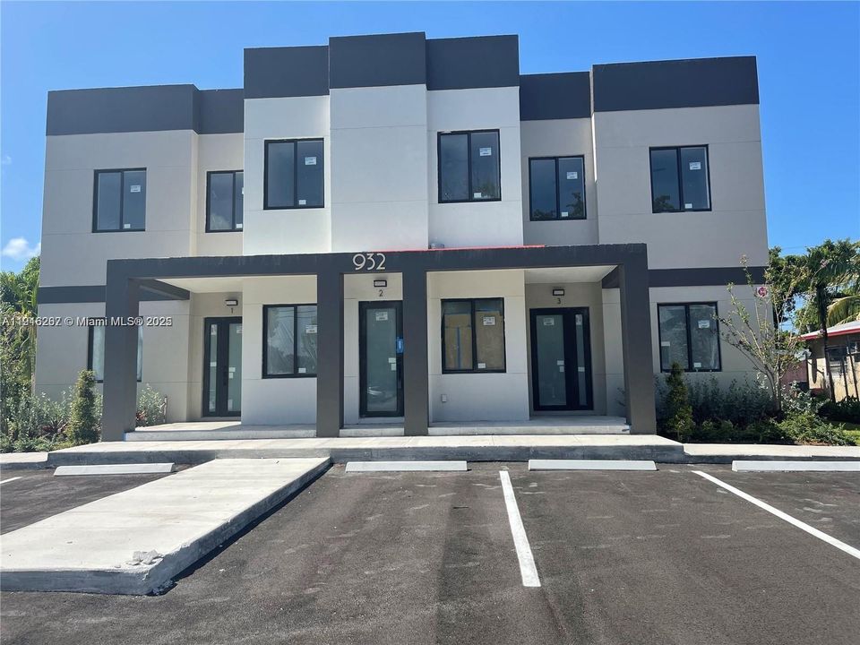 For Rent: $3,400 (3 beds, 2 baths, 0 Square Feet)