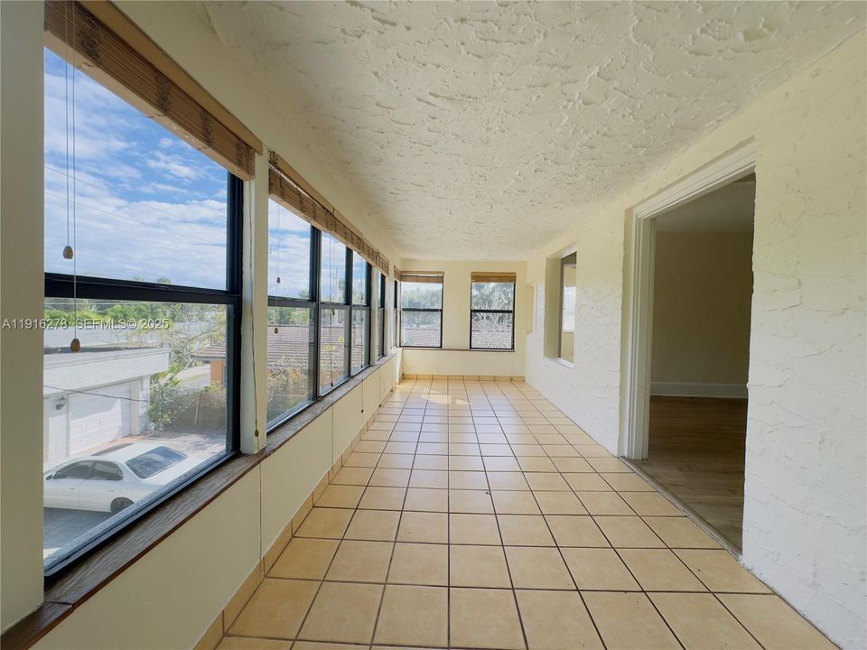 For Rent: $2,150 (2 beds, 1 baths, 1028 Square Feet)