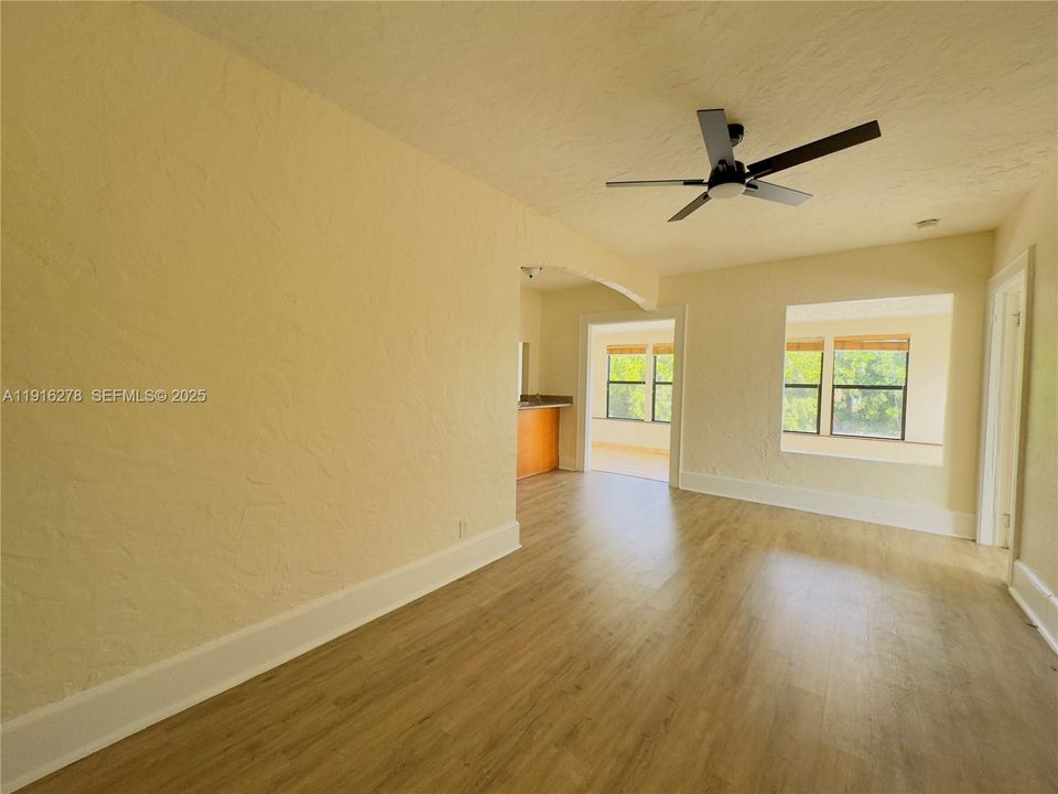 For Rent: $2,150 (2 beds, 1 baths, 1028 Square Feet)