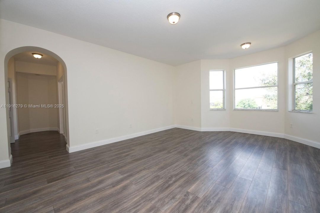 В аренду: $5,750 (5 спален, 3 ванн, 3625 Квадратных фут)