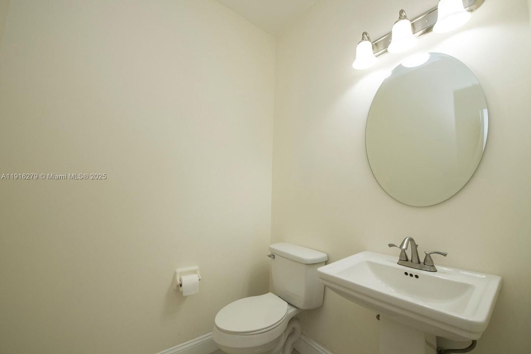 В аренду: $5,750 (5 спален, 3 ванн, 3625 Квадратных фут)