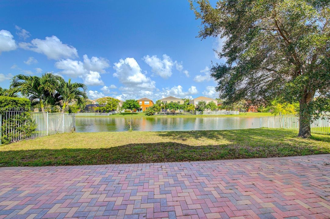 В аренду: $5,750 (5 спален, 3 ванн, 3625 Квадратных фут)