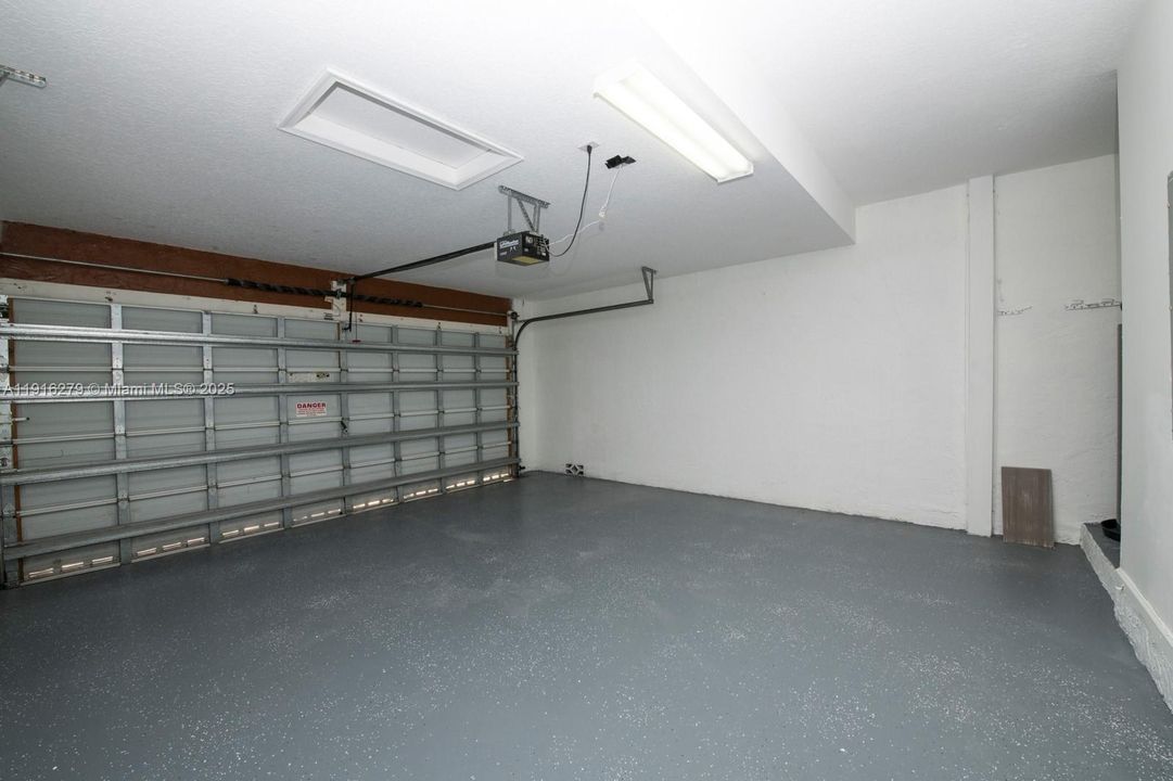 В аренду: $5,750 (5 спален, 3 ванн, 3625 Квадратных фут)