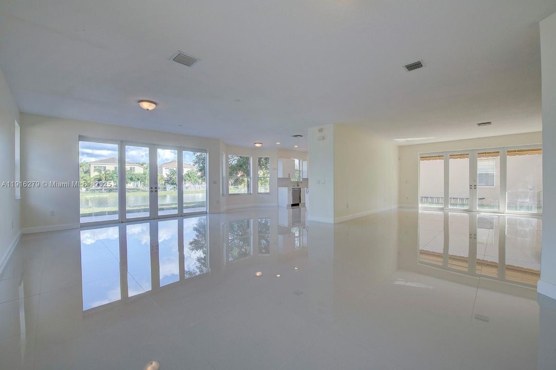 В аренду: $5,750 (5 спален, 3 ванн, 3625 Квадратных фут)