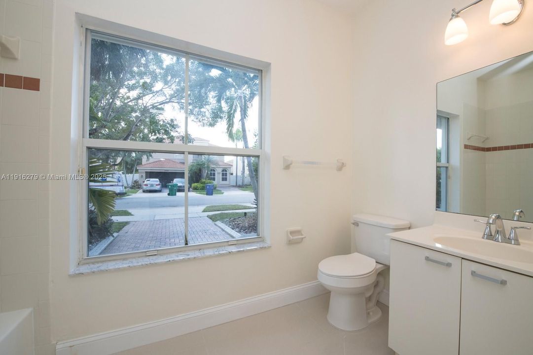 В аренду: $5,750 (5 спален, 3 ванн, 3625 Квадратных фут)