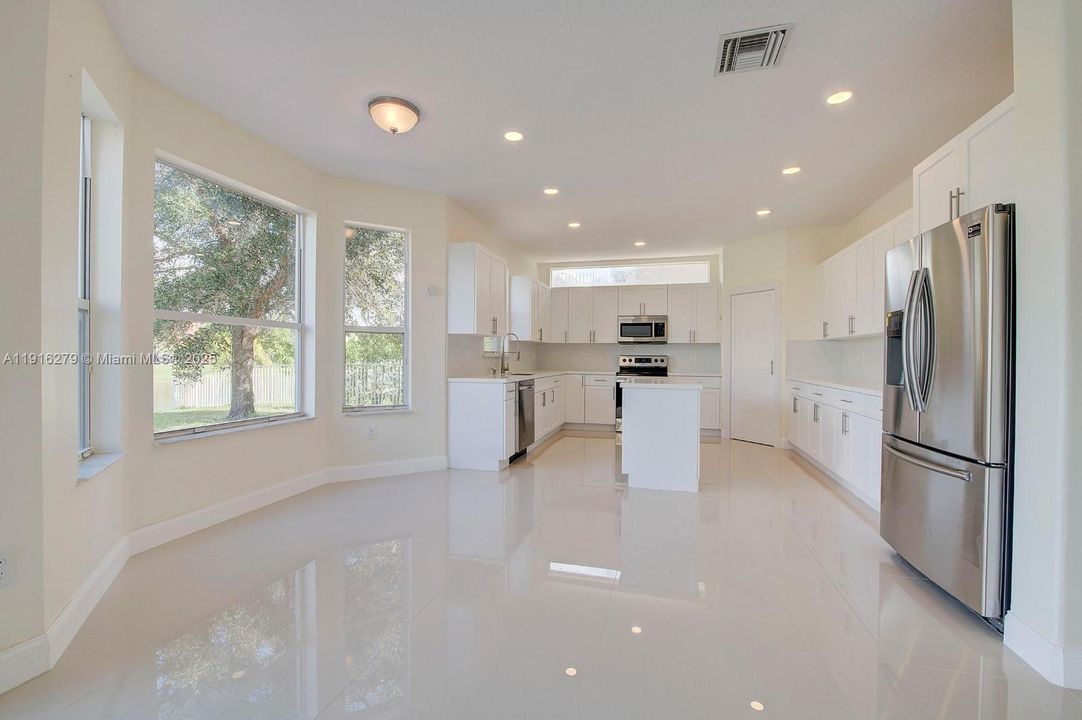 В аренду: $5,750 (5 спален, 3 ванн, 3625 Квадратных фут)