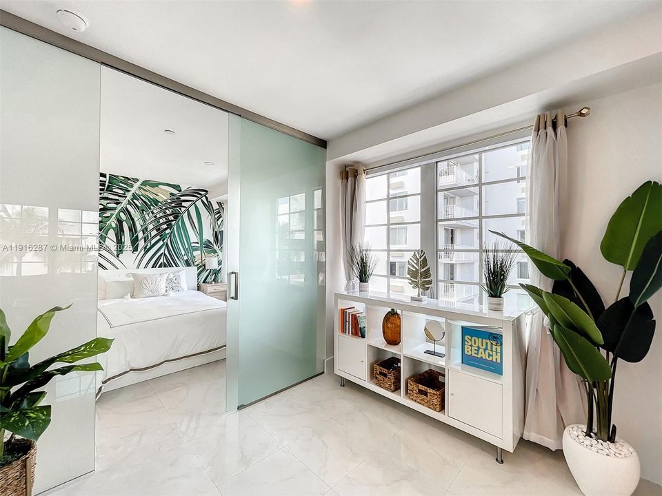 For Sale: $650,000 (1 beds, 1 baths, 717 Square Feet)