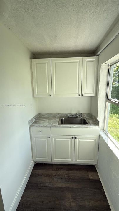 For Rent: $1,090 (1 beds, 1 baths, 4248 Square Feet)