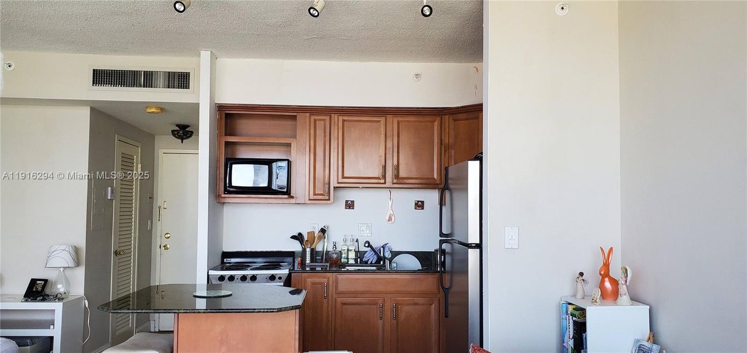 На продажу: $179,900 (0 спален, 1 ванн, 514 Квадратных фут)