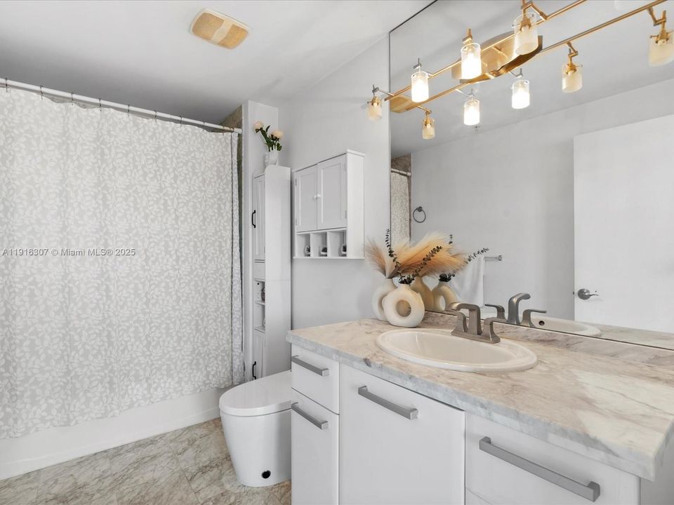 En Venta: $450,000 (1 camas, 1 baños, 1000 Pies cuadrados)