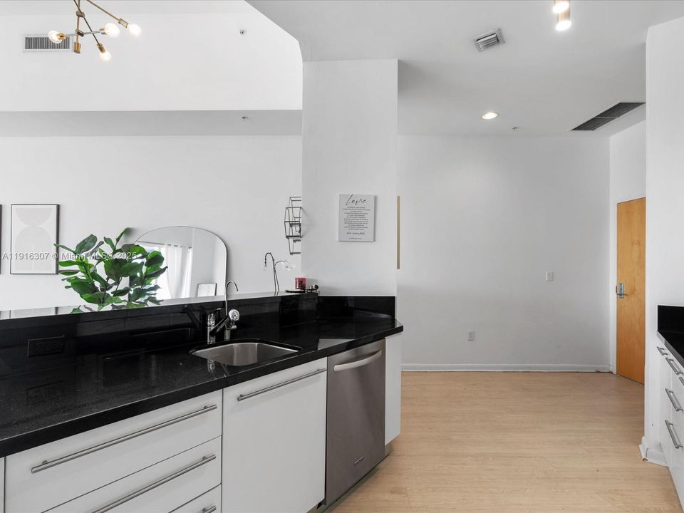 En Venta: $450,000 (1 camas, 1 baños, 1000 Pies cuadrados)