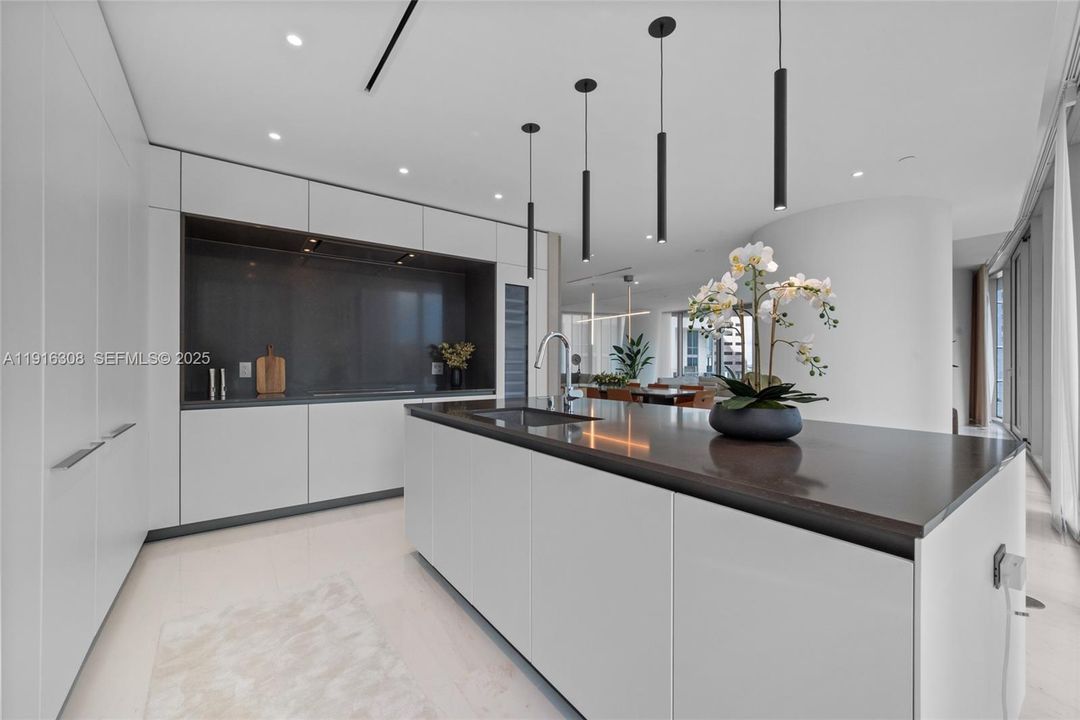 待售: $7,995,000 (4 贝兹, 4 浴室, 3643 平方英尺)