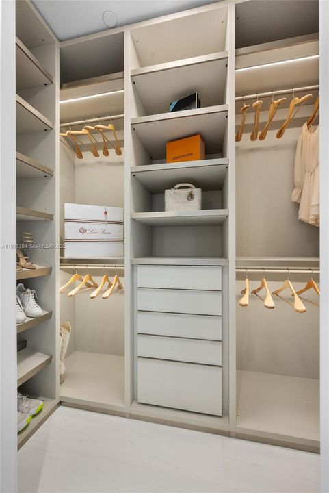 待售: $7,995,000 (4 贝兹, 4 浴室, 3643 平方英尺)