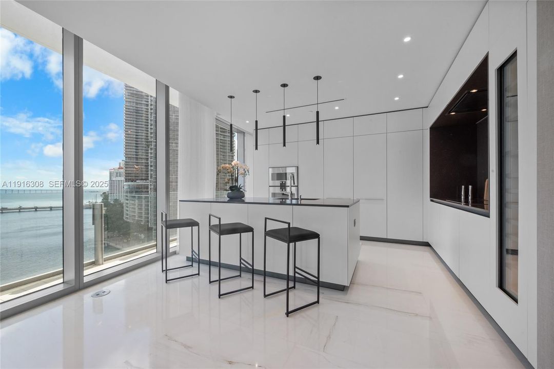 待售: $7,995,000 (4 贝兹, 4 浴室, 3643 平方英尺)