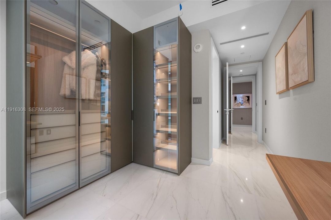 待售: $7,995,000 (4 贝兹, 4 浴室, 3643 平方英尺)