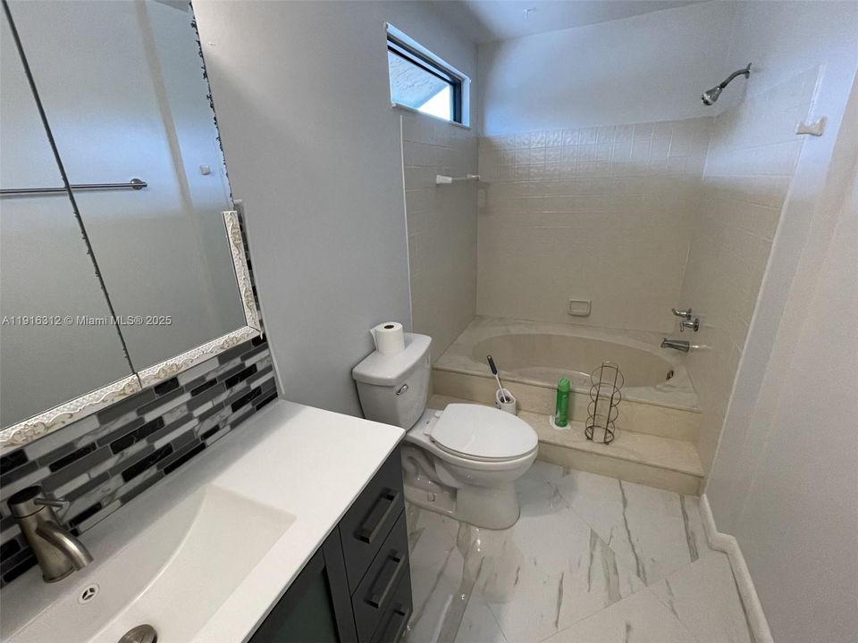 В аренду: $3,000 (3 спален, 2 ванн, 1270 Квадратных фут)