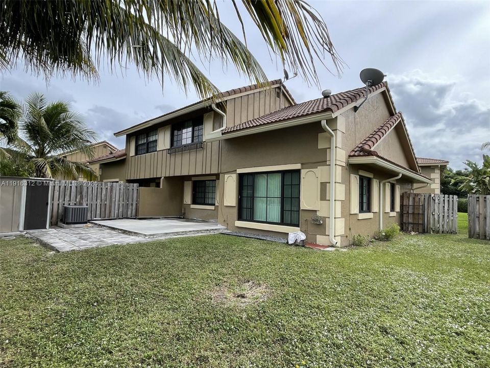 В аренду: $3,000 (3 спален, 2 ванн, 1270 Квадратных фут)