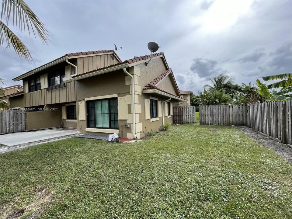 В аренду: $3,000 (3 спален, 2 ванн, 1270 Квадратных фут)