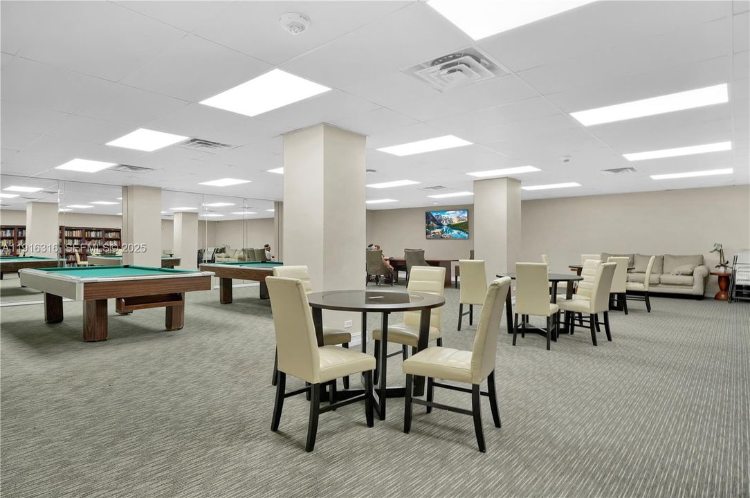 待售: $399,000 (1 贝兹, 1 浴室, 1046 平方英尺)