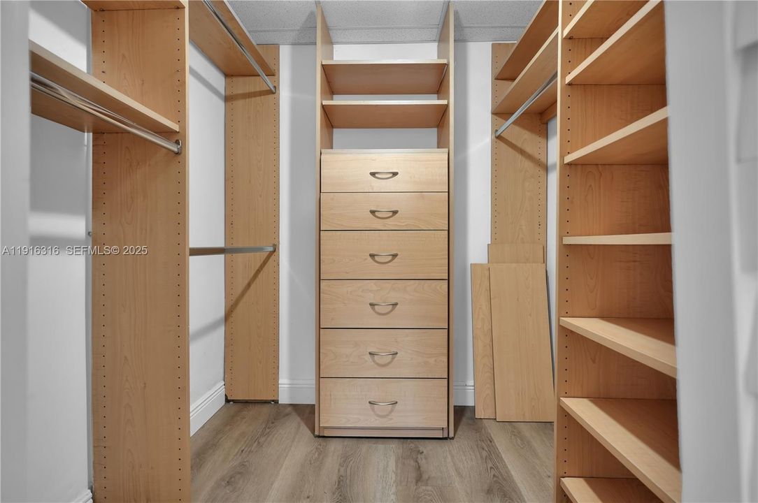 待售: $399,000 (1 贝兹, 1 浴室, 1046 平方英尺)