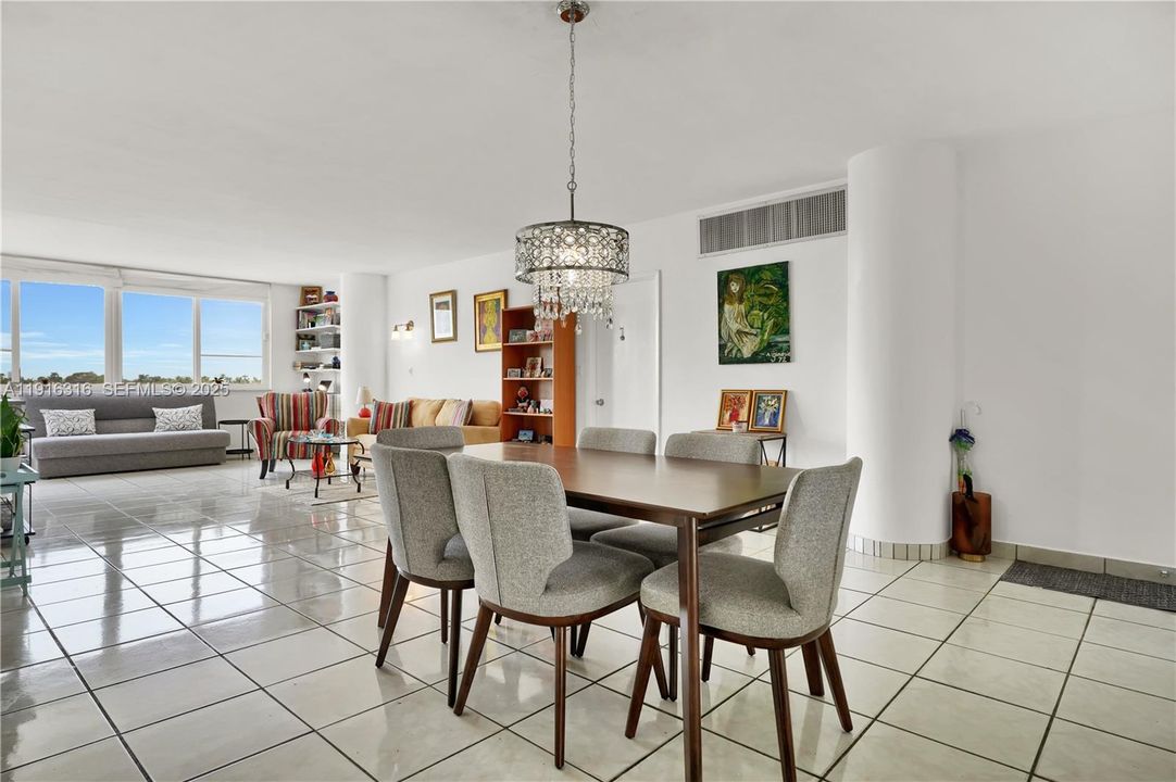 待售: $399,000 (1 贝兹, 1 浴室, 1046 平方英尺)