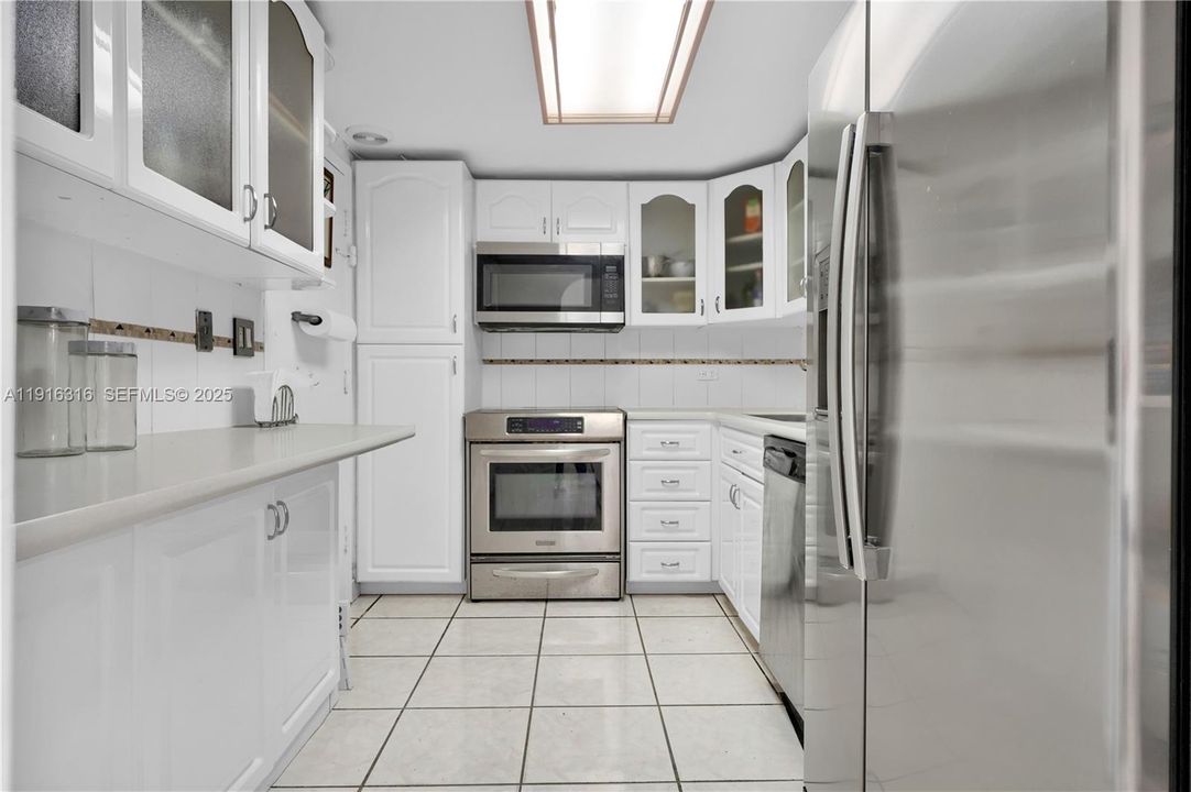 待售: $399,000 (1 贝兹, 1 浴室, 1046 平方英尺)