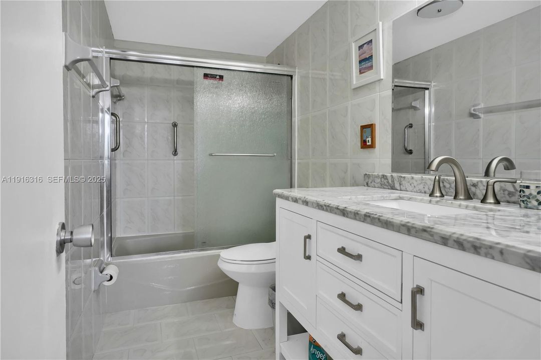 待售: $399,000 (1 贝兹, 1 浴室, 1046 平方英尺)