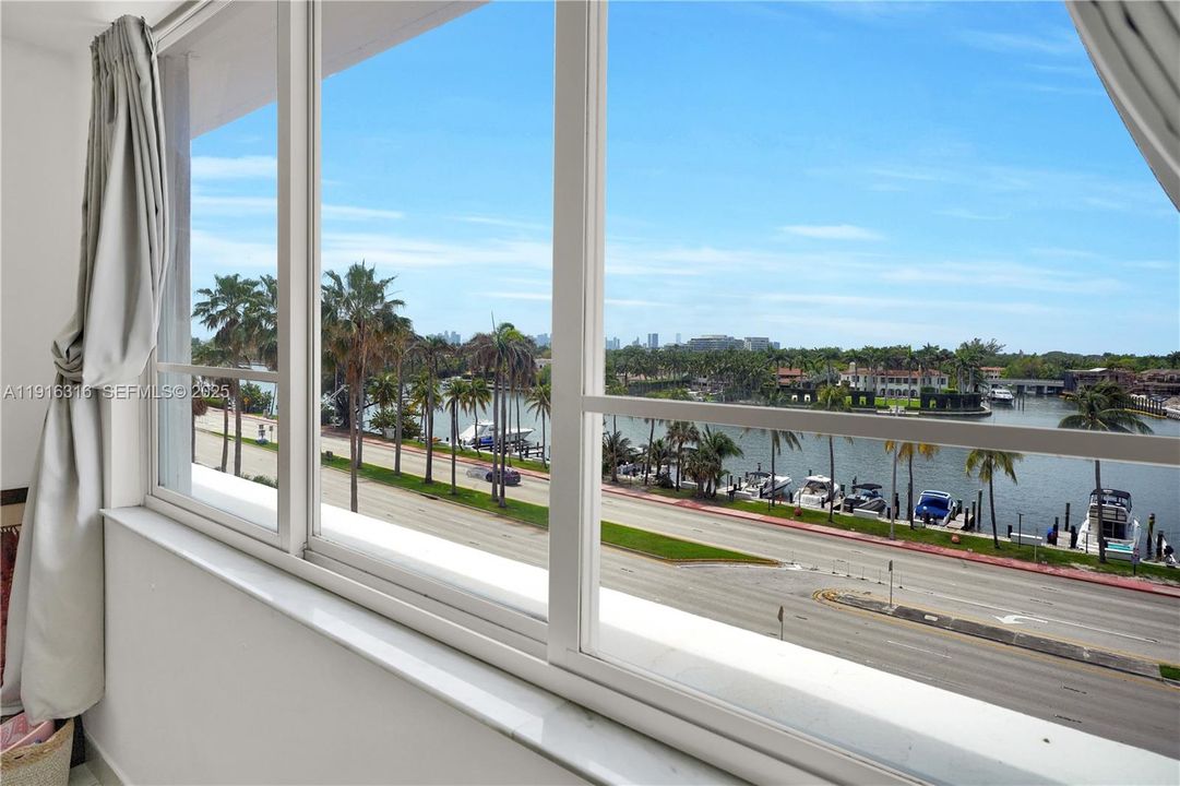 待售: $399,000 (1 贝兹, 1 浴室, 1046 平方英尺)