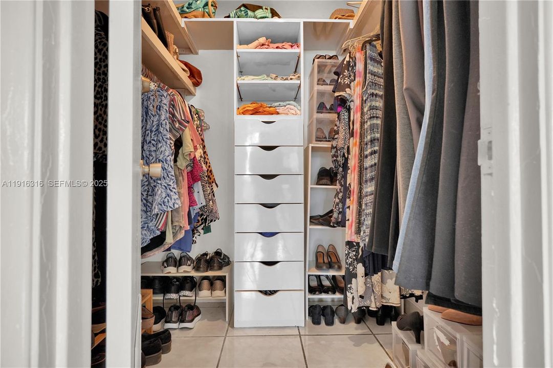 待售: $399,000 (1 贝兹, 1 浴室, 1046 平方英尺)