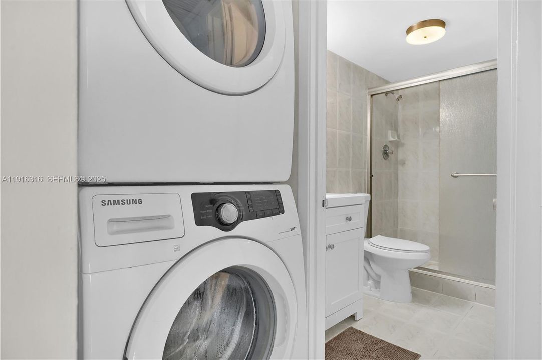 待售: $399,000 (1 贝兹, 1 浴室, 1046 平方英尺)